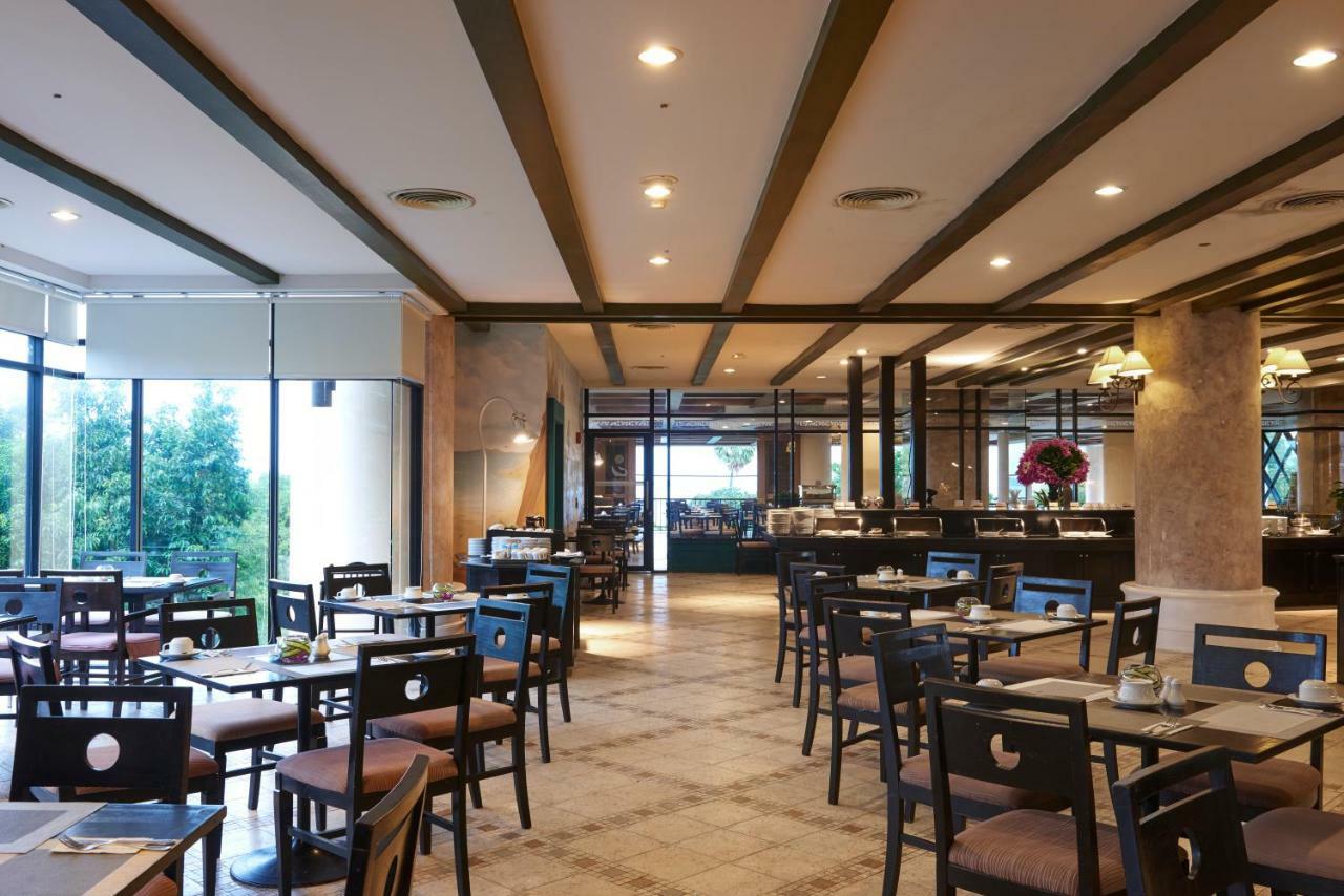 Long Beach Garden Hotel & Pavilions Pattaya Exterior photo